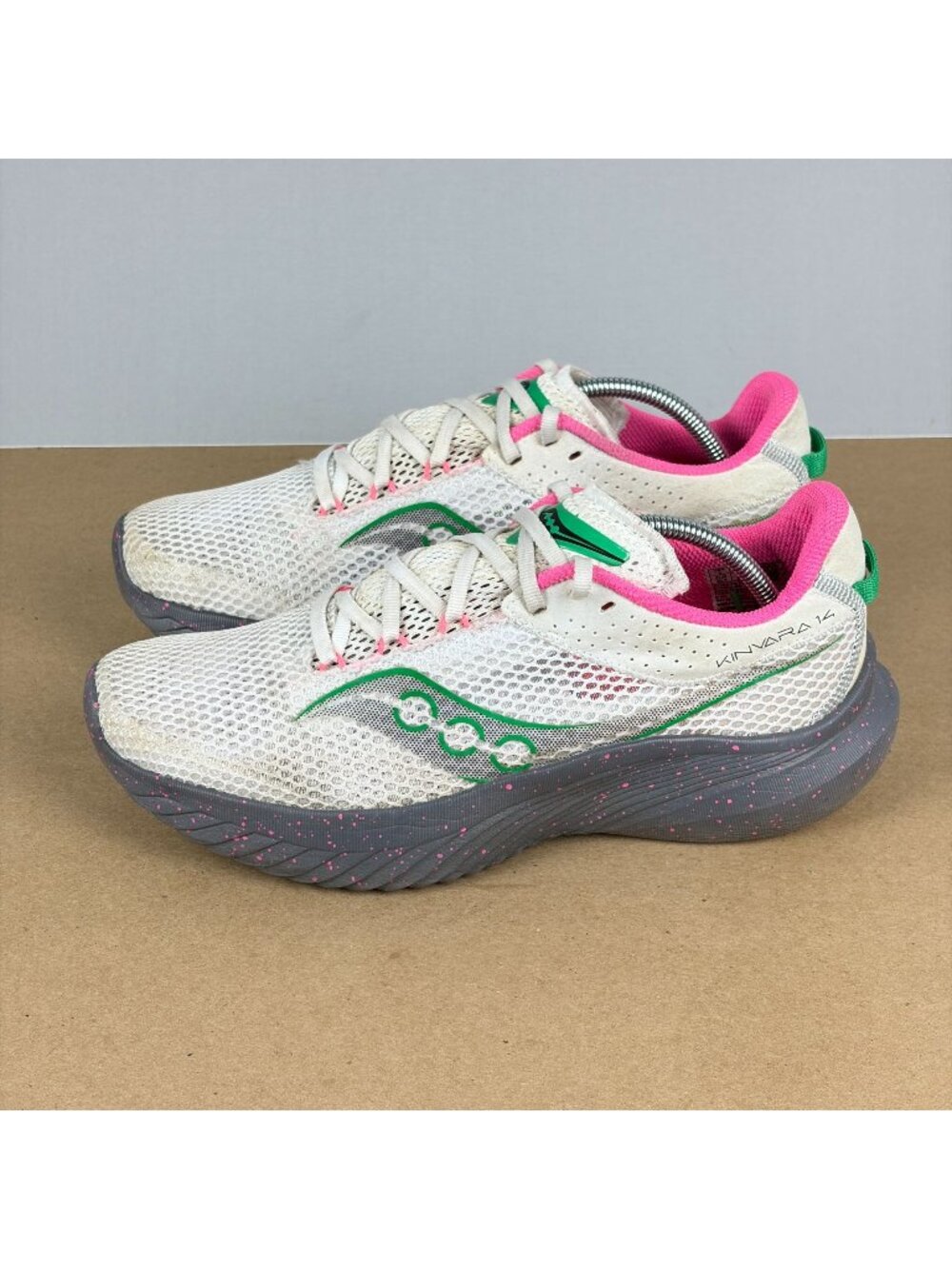 Saucony Kinvara 14 Athletic Running Shoes Womens 9 White Gray Pink Green Mesh